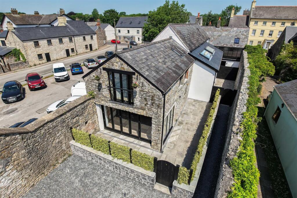 2-bed flat on 3 The Market Place, 66 High Street, Cowbridge, Vale of Glamorgan, CF71, £550,000