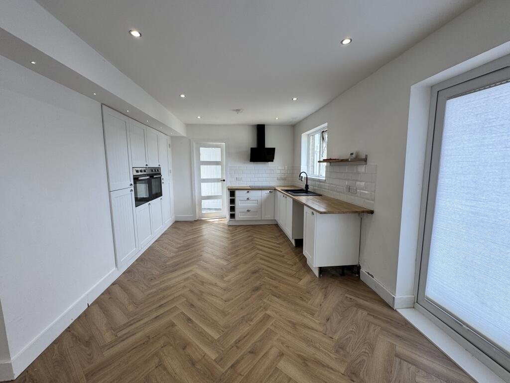 House in Newport - View 2