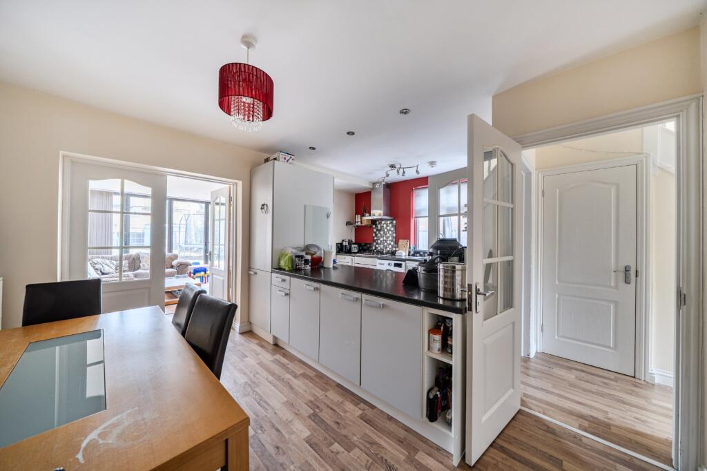 House in Slough, Burnham - View 4