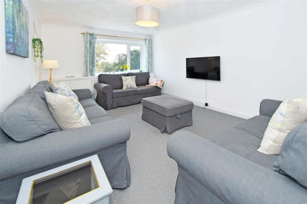 House in Bae Cemaes, Penrhyn, Llanbadrig - More