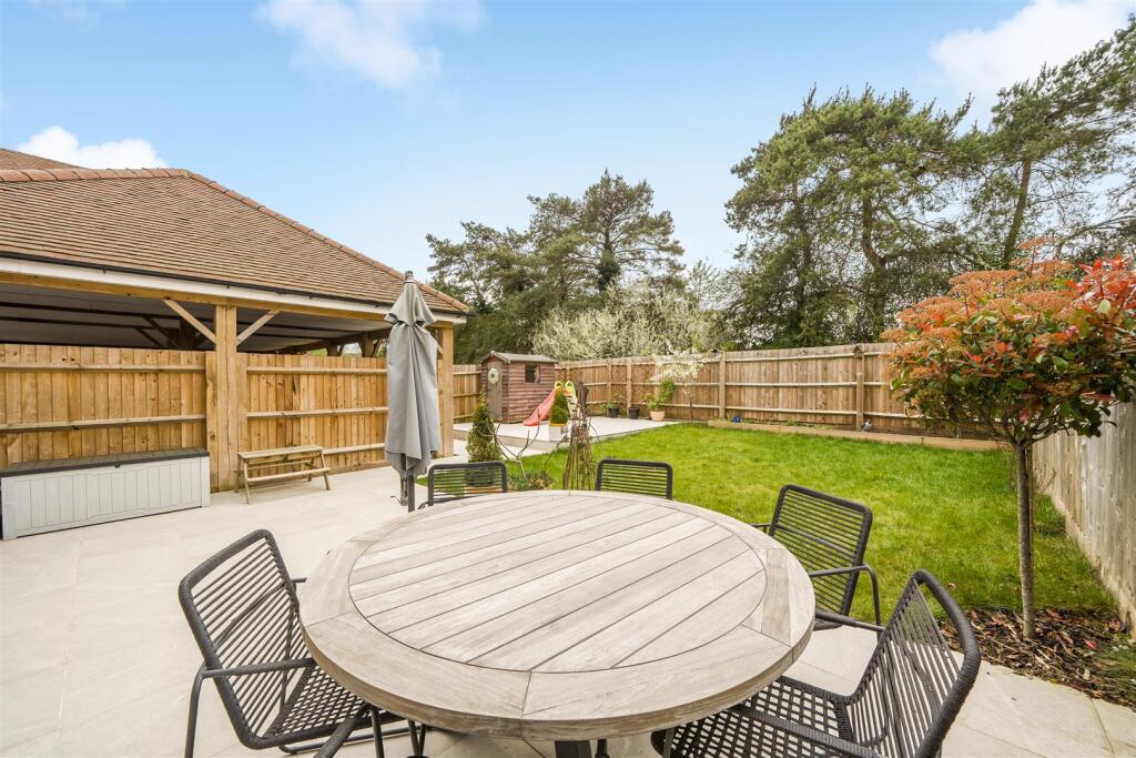 House in Dacorum, Hertfordshire - View 4
