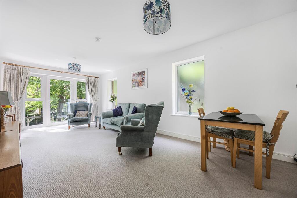 Beechwood Grove, Albert Road, Caversham Heights - View 2