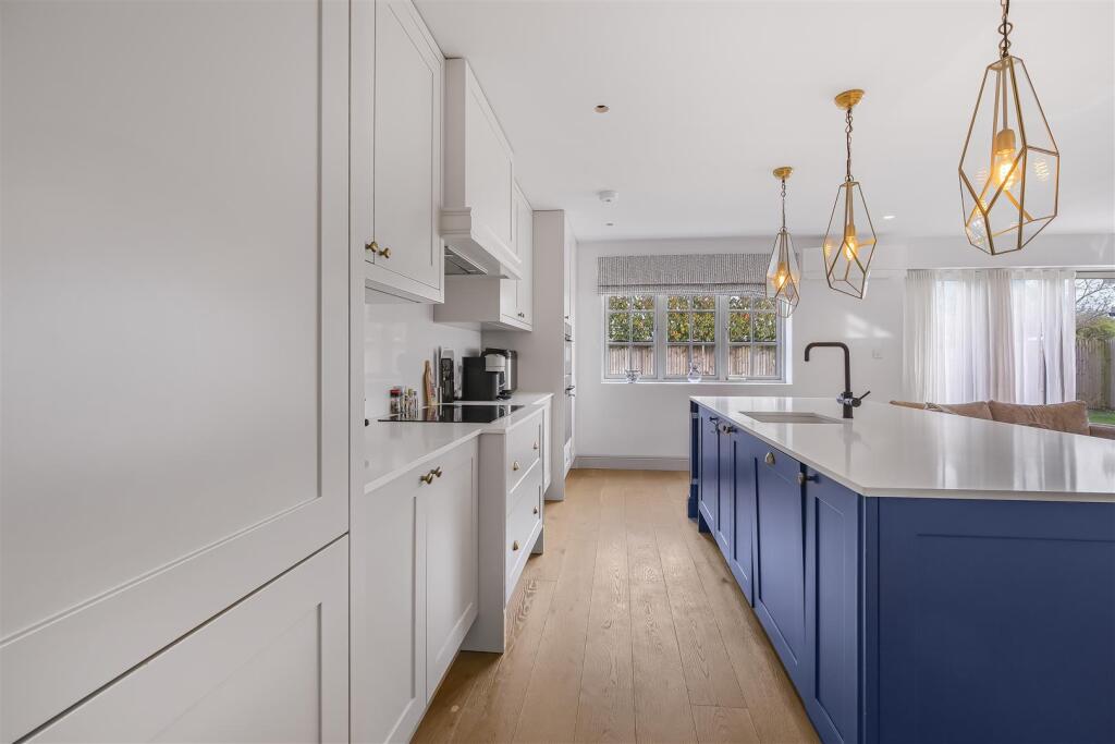 Beechview Drive, Hign Beech, EN9 - More