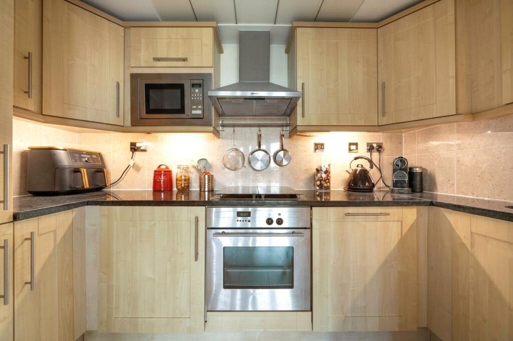 Apartment in Enfield - View 4