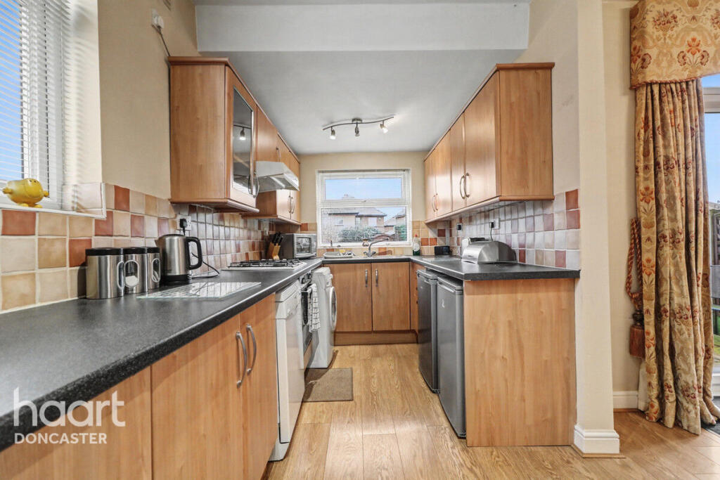 Hill Top Crescent, Doncaster photo 3