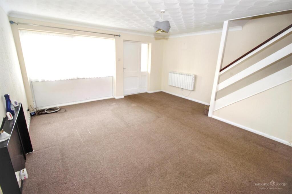 Poole Close, Tilehurst, Reading photo 4