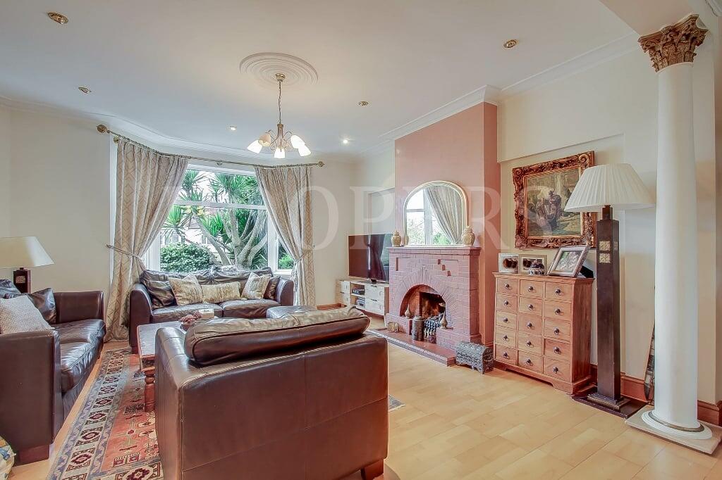 House in London, Dudden Hill, Dollis Hill - View 2