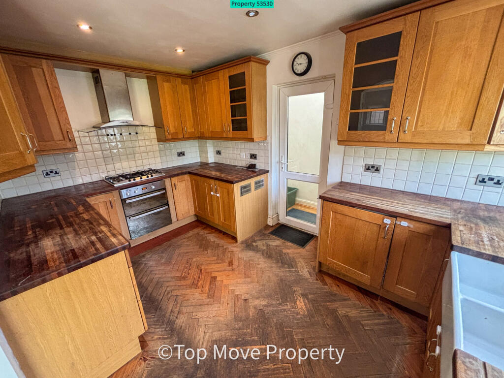 House in Epsom and Ewell, Manor Park - More