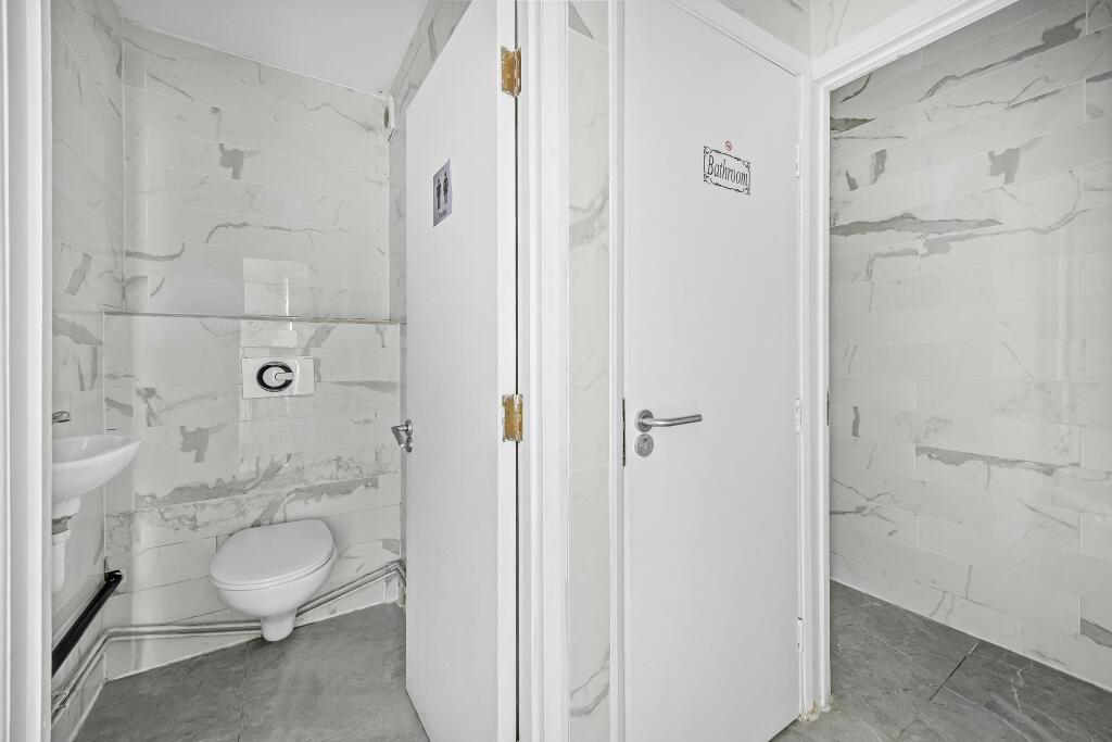 BATHROOM (3).jpg