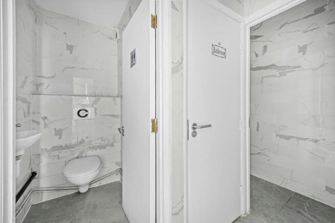 BATHROOM (3).jpg