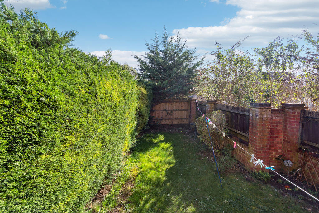 Bourne End  photo 3