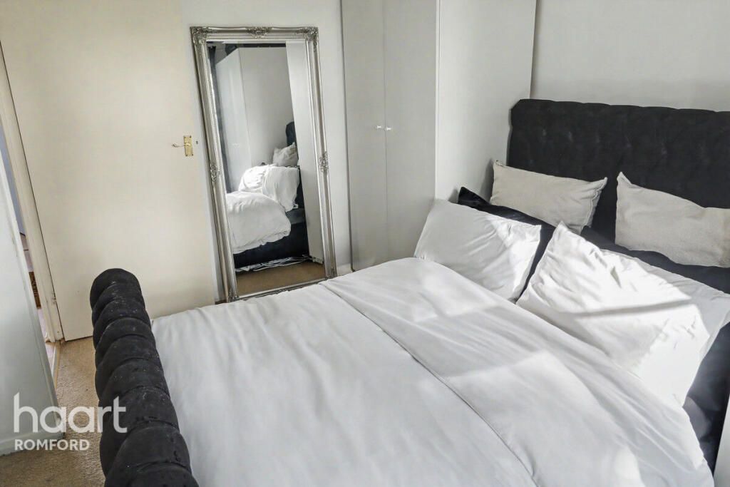 Apartment in Romford - View 5