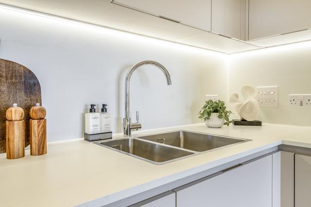 Apartment in Slough - More