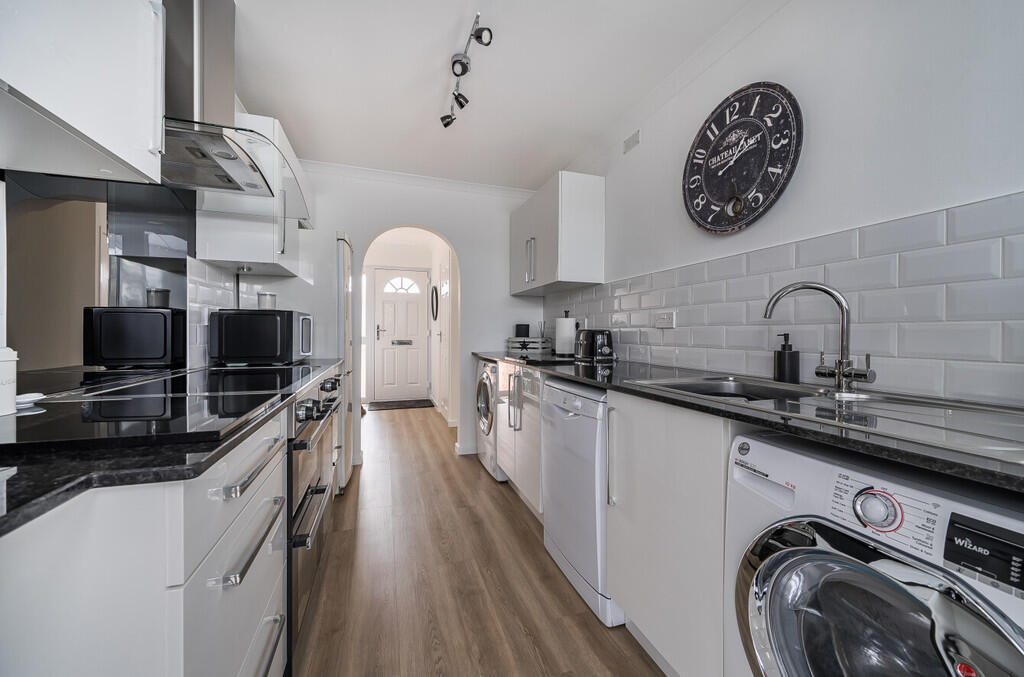 15 Macklin Close photo 3
