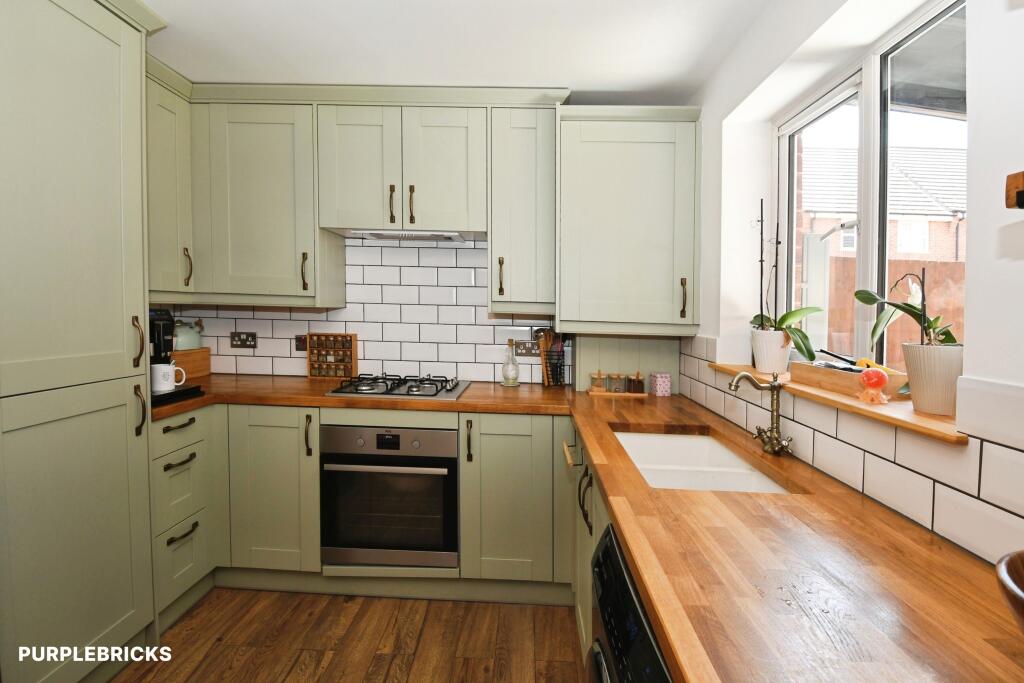 House in Lincoln, Lincolnshire - More