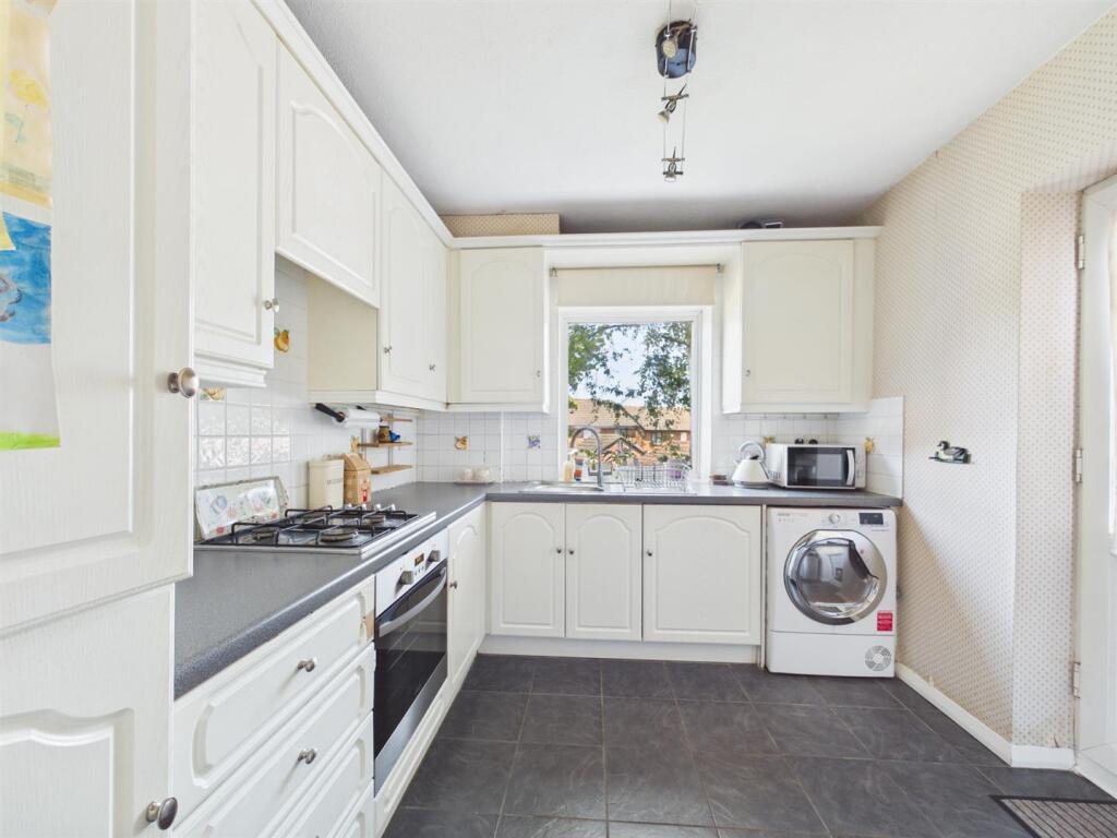 House in Coulsdon, Purley - View 3