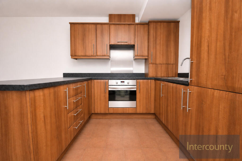 Apartment in East Hertfordshire, Hockerill, Bishop's Stortford - View 4