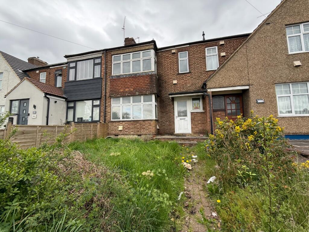 3-bed terraced on London Road, Dunstable, £200,000
