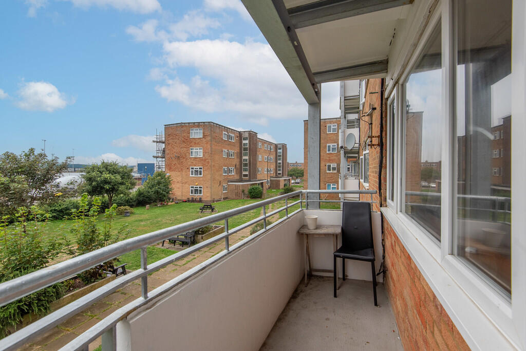 Apartment in Adur, West Sussex - View 2