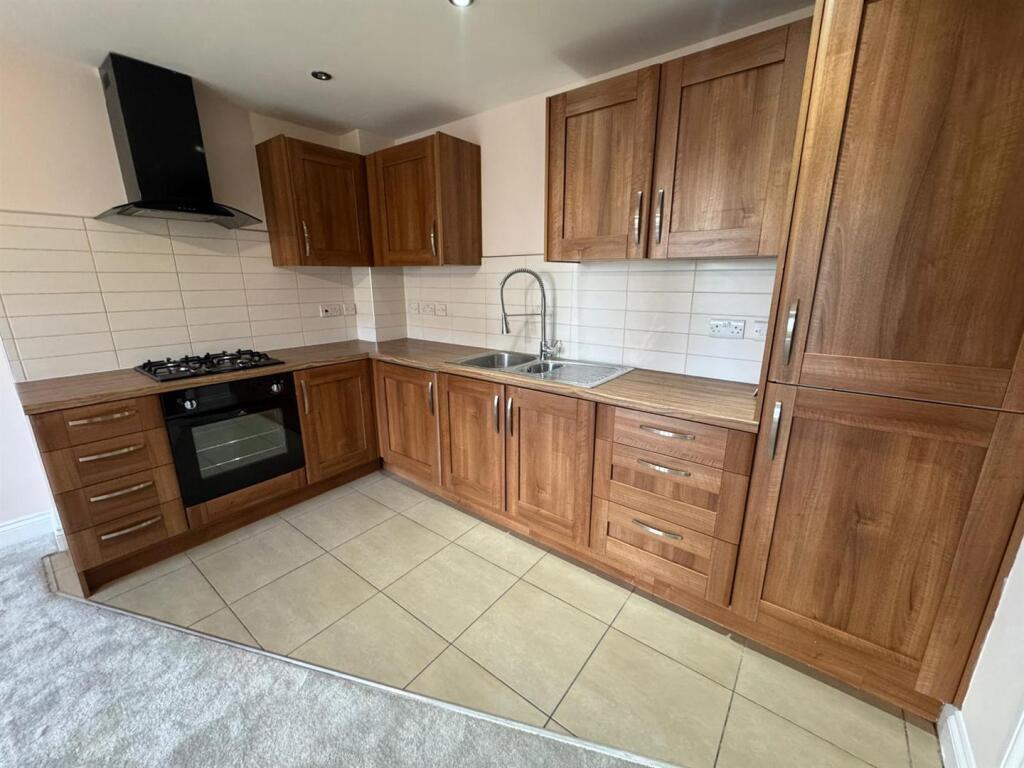 Apartment in Bradford, West Yorkshire - View 2
