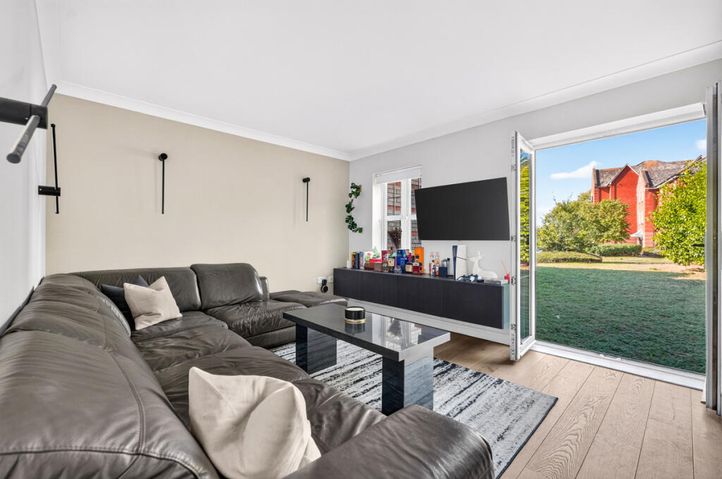 Apartment in London, West Finchley - View 5