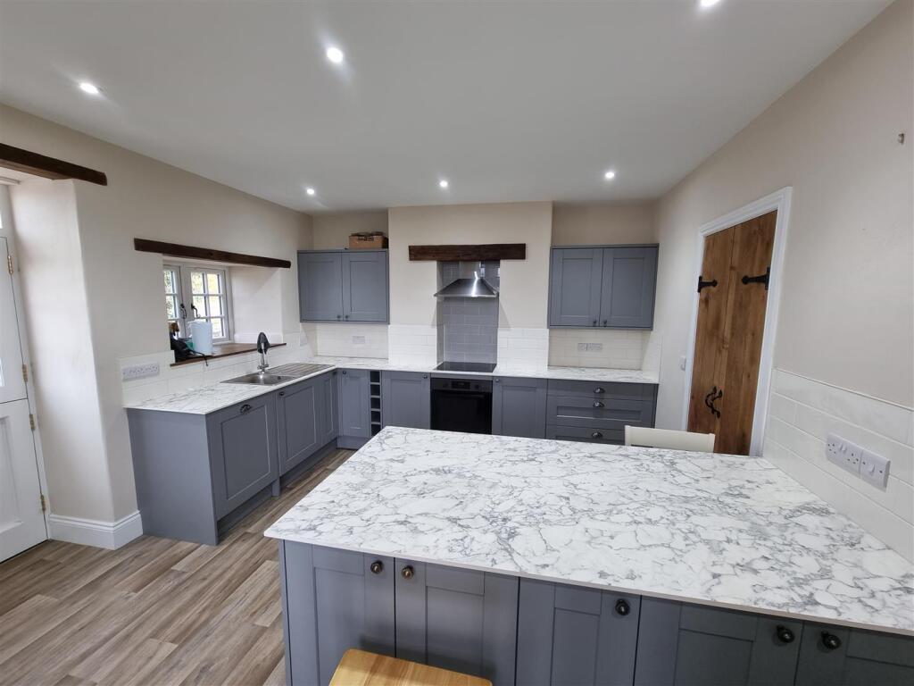 Main image of property: Between Taunton and Wellington