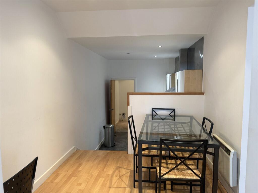 Apartment in Leeds - More