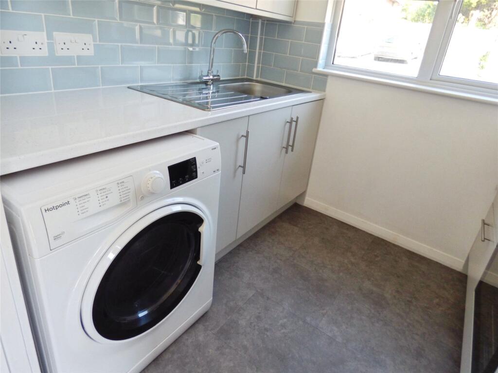 Phoenix Close, Bursledon, Southampton photo 4