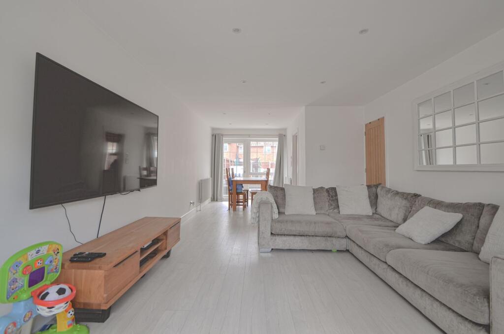House in Surrey Heath, Frimley Green - View 5