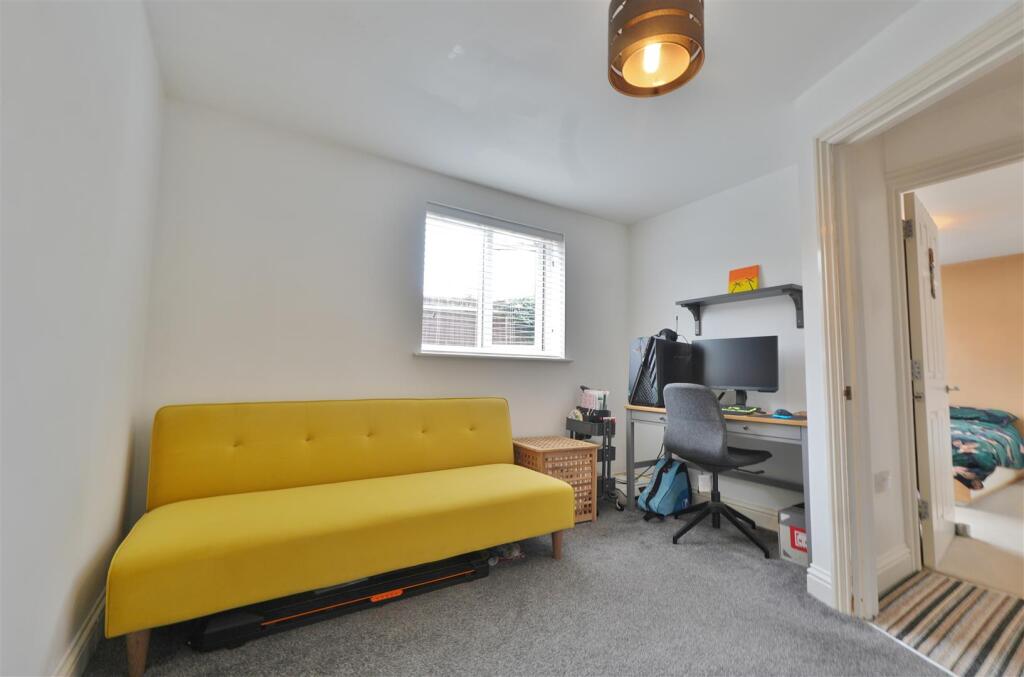 Apartment in Slough - View 4