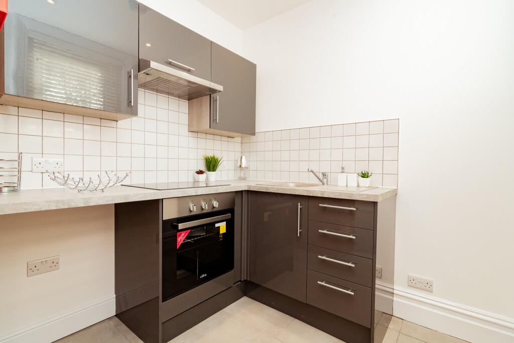 Apartment in Bournemouth, Boscombe - View 4