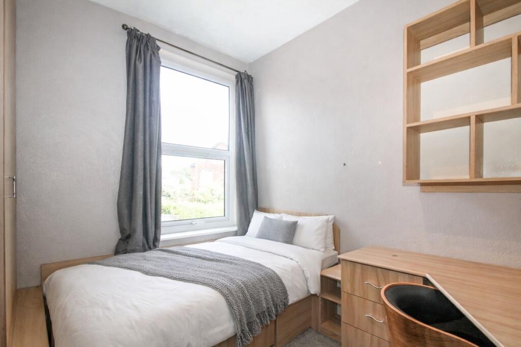 6 bedroom terraced house for rent