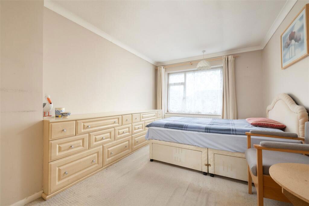 House in Blaby, Glenfields - More