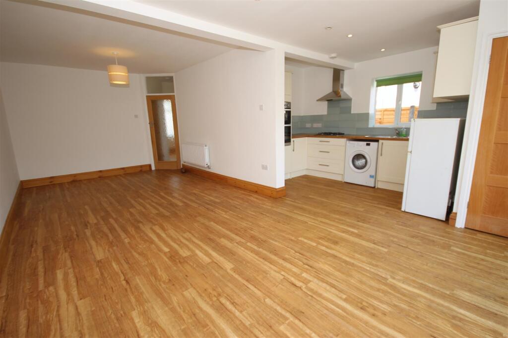 13, Durlston Close, Cardiff photo 4