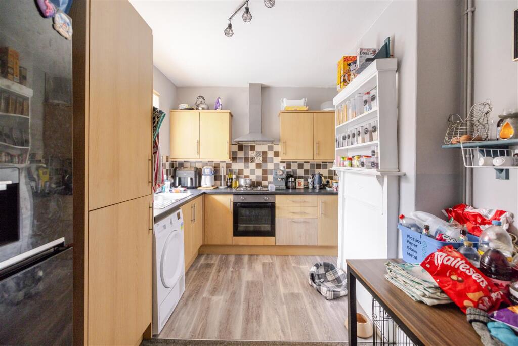 House in Grimsby, Littlefield - More