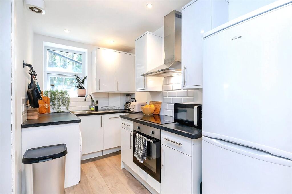 London Road, St. Leonards-on-Sea, East Sussex, TN37 photo 4