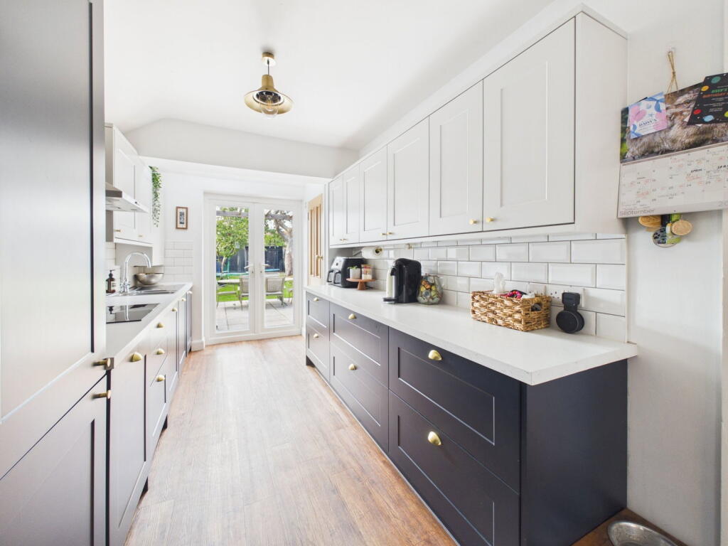 House in Worthing, Broadwater - More
