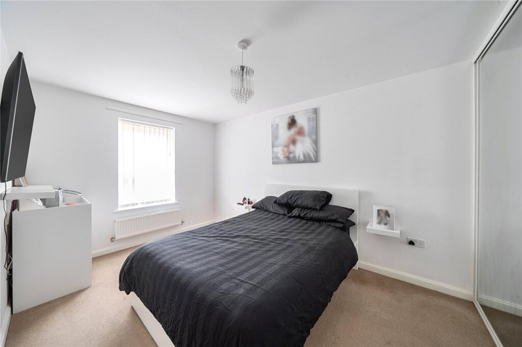 Apartment in Dunstable, Central Bedfordshire - View 6