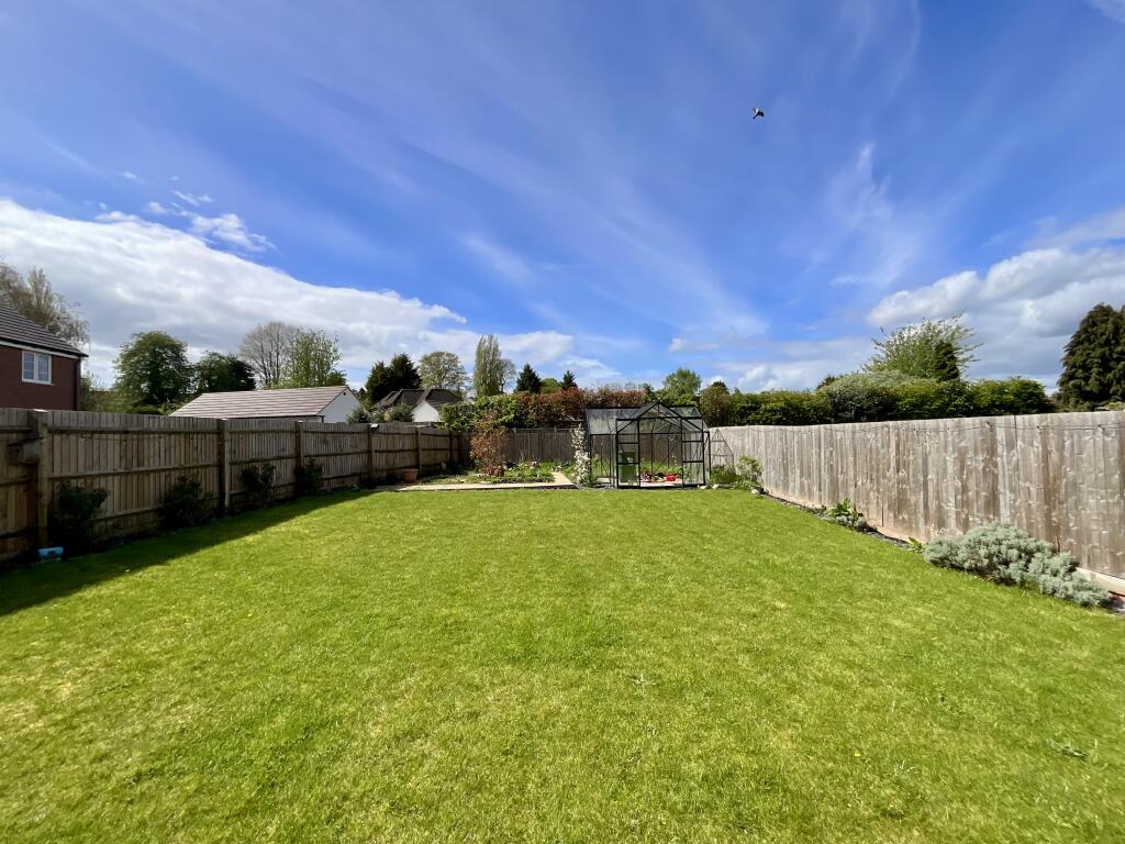 Larkspur Drive, Ruddington, NG11 photo 2