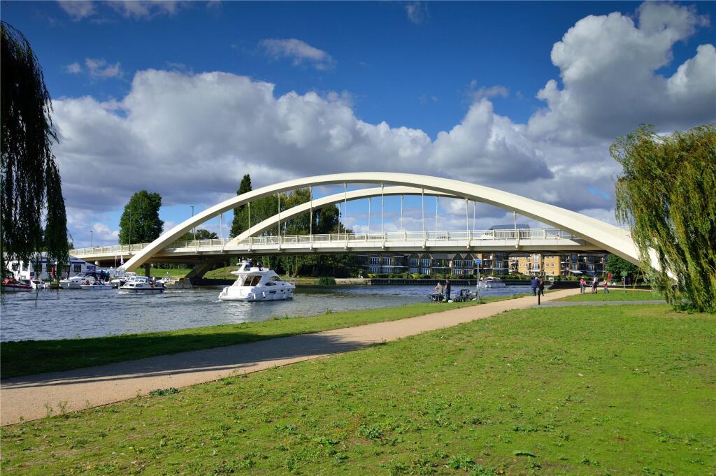 Apartment in Walton-on-Thames, Surrey - View 4