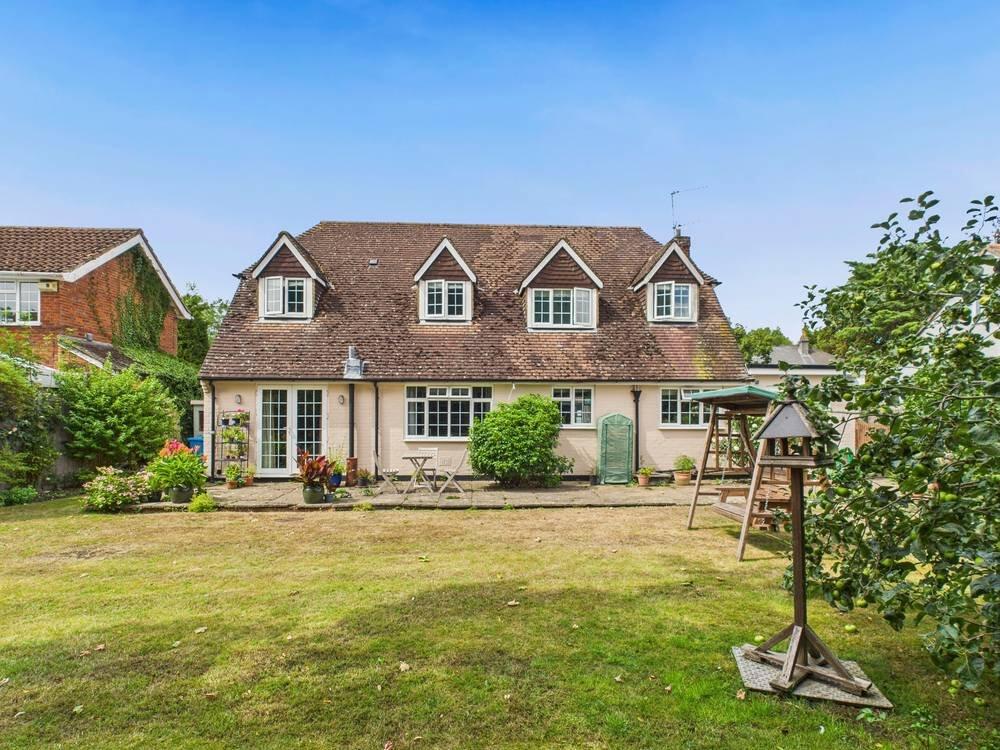 Main image of property: High Street, Wraysbury, Berkshire, TW19