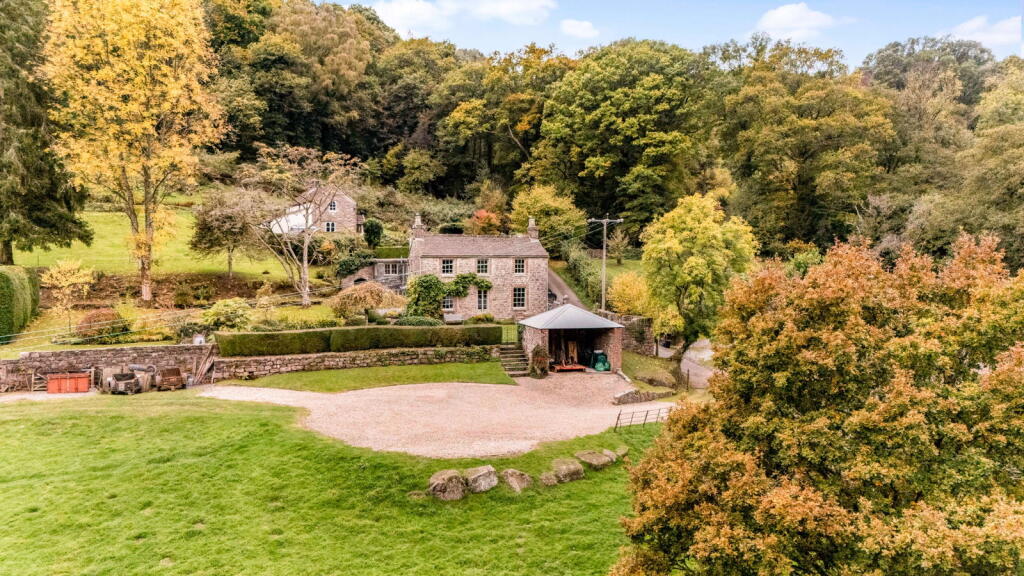 House in Newport - View 3
