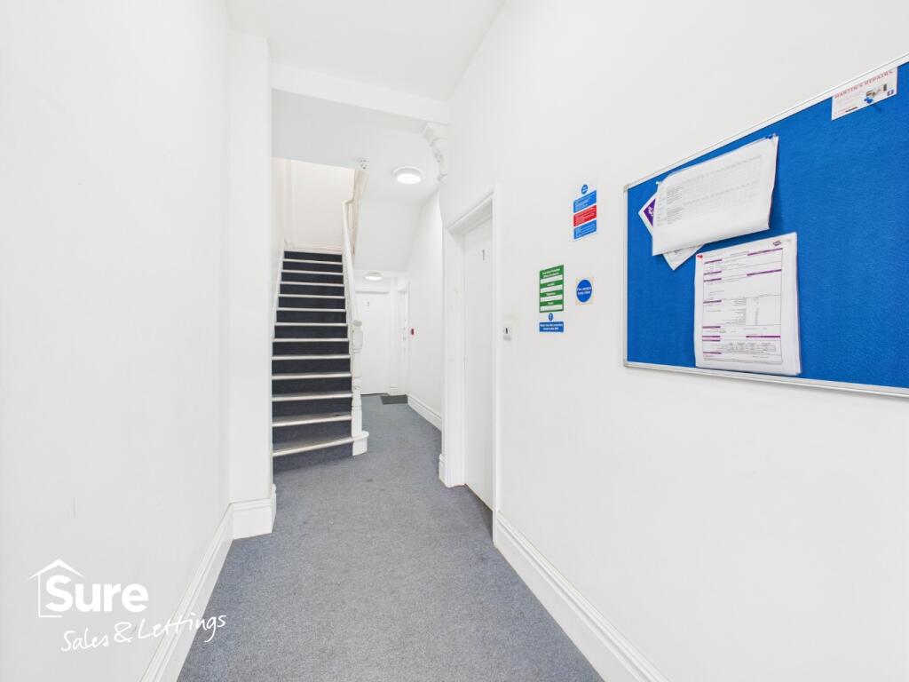 Apartment in Dacorum, Hertfordshire - View 4