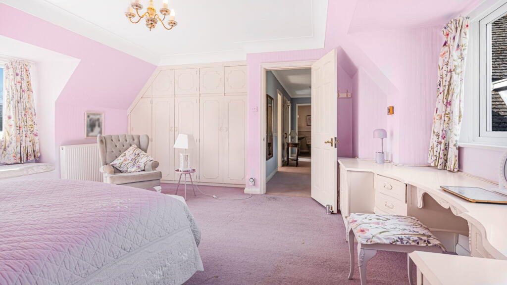 Additional image 17 of El Castano, Hampton Lane