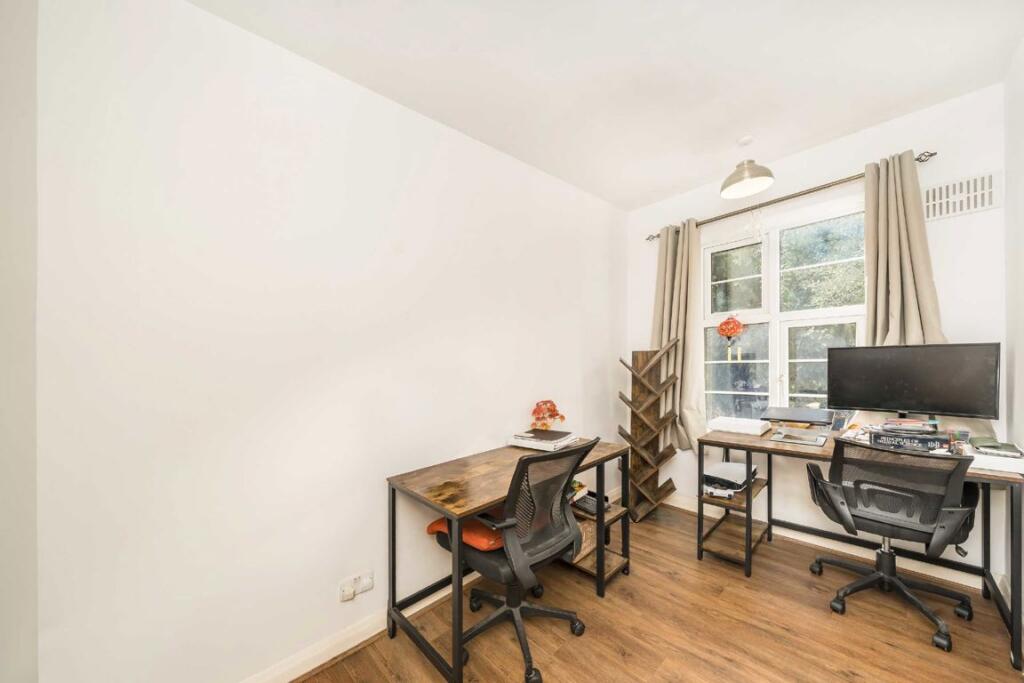 Apartment in London, Sheen Court, North Sheen - More