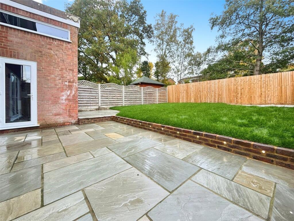 Finmere, Bracknell, Berkshire photo 4