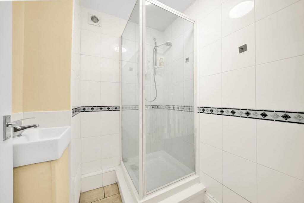 House in London - View 5