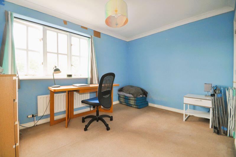 House in Kingston upon Thames - More