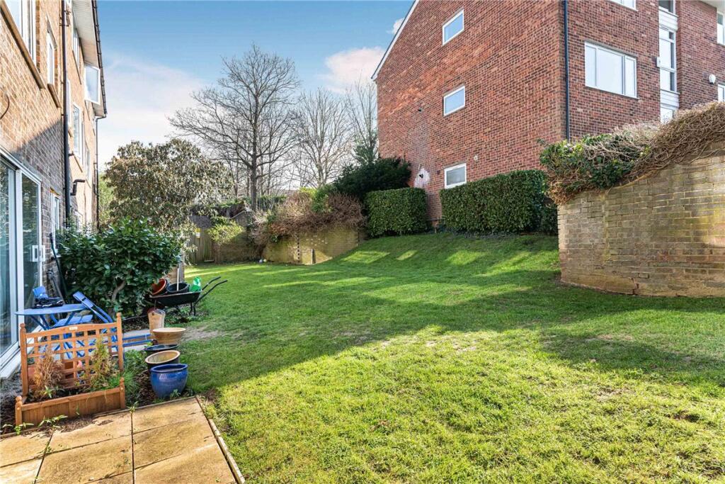 Apartment in London - More