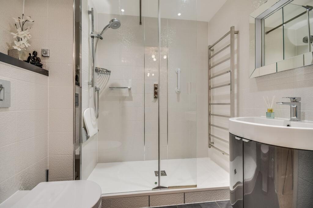 Apartment in Basildon, South Green, Great Burstead and South Green - View 5